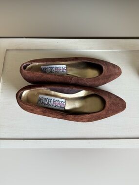 NWOT  Vintage Mootsies Tootsies Brown Suede Kitten Heel Pumps - Size 8